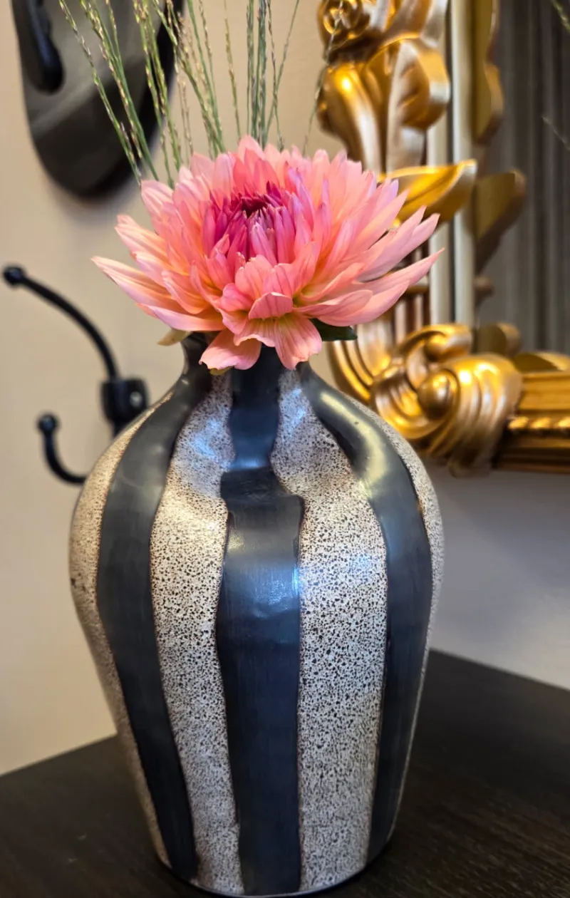 Hairligt salong inredning vas med blomma